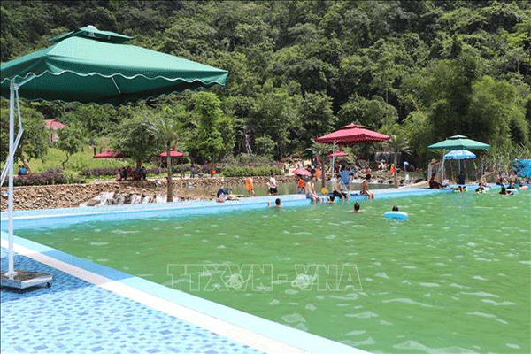 Khu du lịch Hang Phượng Hoàng ở đâu?