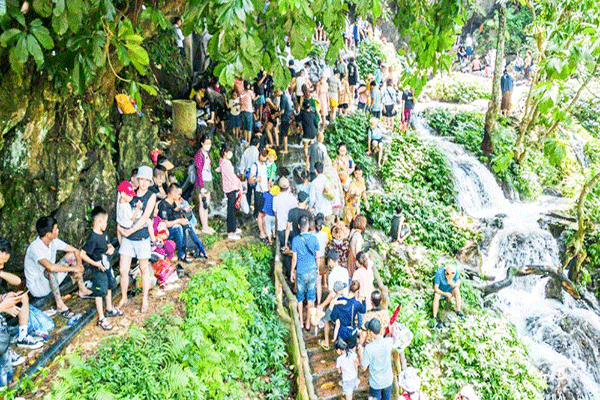 Ghé thăm khu du lịch Hang Phượng Hoàng