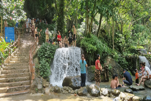 Chinh phục 3 tầng Hang Phượng Hoàng