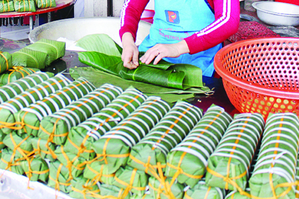 Làm sao dùng Bánh chưng Bờ Đậu để ăn trưa?